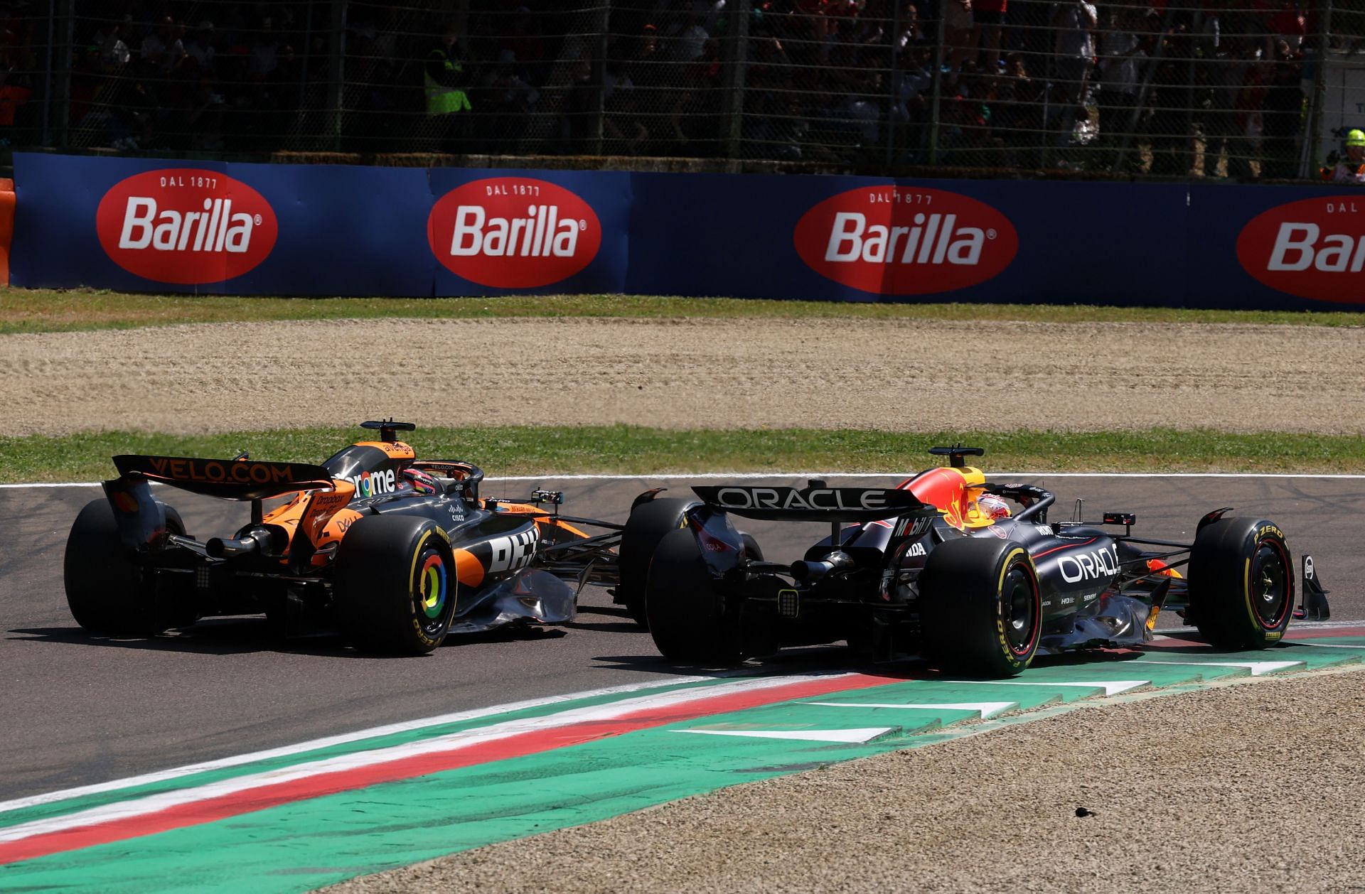 Oscar Piastri and Max Verstappen at F1 Grand Prix of Emilia-Romagna - Source: Getty